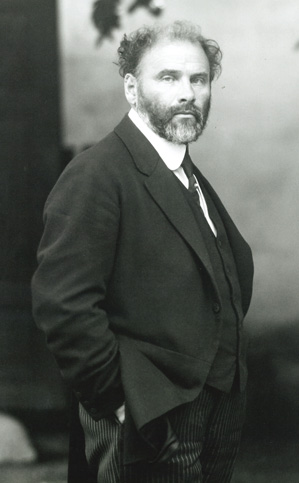 Gustav Klimt vor seinem Atelier, Feldmühlgasse 11, 1917